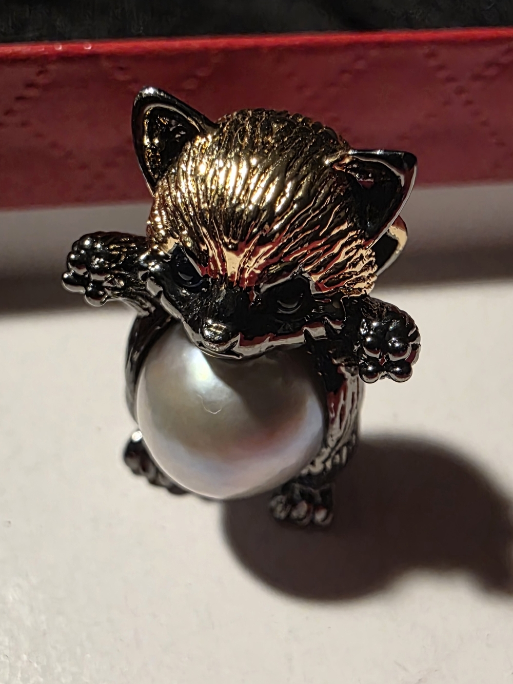 Silver Madama Seawater Pearl Pendant - Racoon